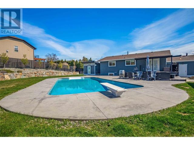 932 Mccartney Road, House detached with 4 bedrooms, 3 bathrooms and 10 parking in West Kelowna BC | Image 5