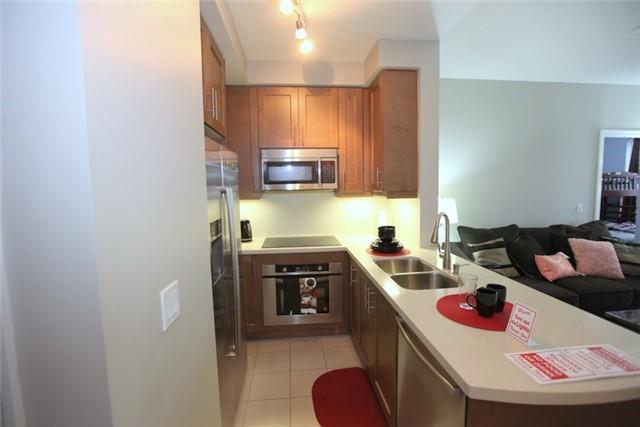1205 - 35 Balmuto St, Condo with 2 bedrooms, 2 bathrooms and 1 parking in Toronto ON | Image 7