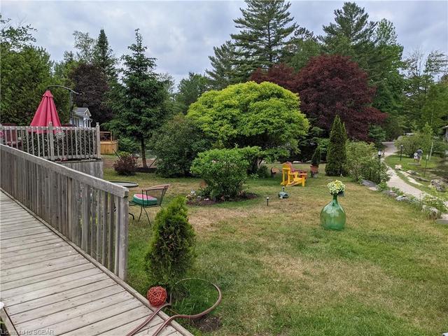 16 Topaz Street, House detached with 2 bedrooms, 1 bathrooms and null parking in Wasaga Beach ON | Image 5