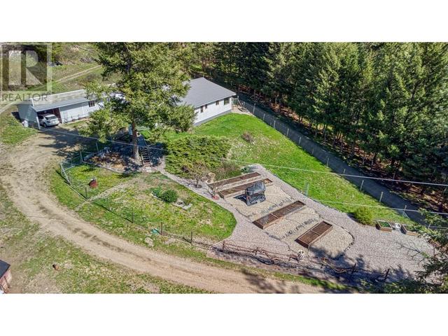 4372 Macdonald Road, House detached with 3 bedrooms, 2 bathrooms and null parking in Spallumcheen BC | Image 2