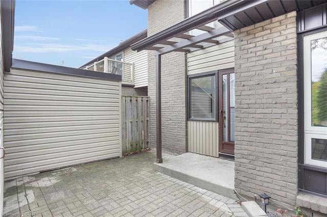 2 - 687 Woodcrest Boulevard, House attached with 3 bedrooms, 1 bathrooms and 3 parking in London ON | Image 31