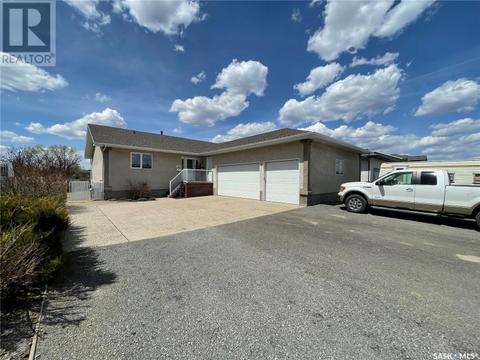 106 Park Street, House detached with 5 bedrooms, 3 bathrooms and null parking in Grand Coulee SK | Card Image