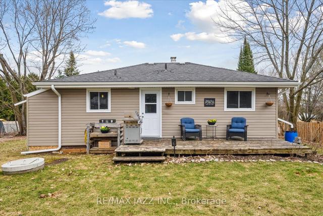 231 Lakeshore Dr, House detached with 2 bedrooms, 1 bathrooms and 10 parking in Kawartha Lakes ON | Image 13