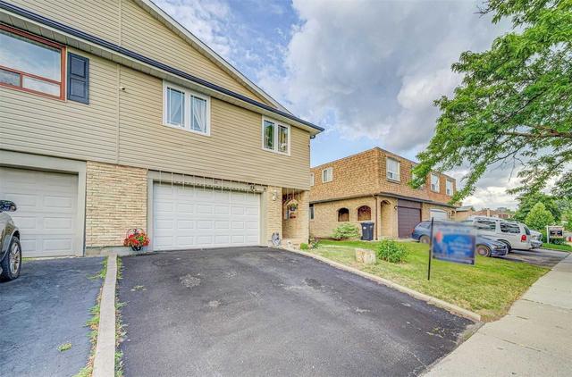139 Salisbury Circ, House semidetached with 3 bedrooms, 2 bathrooms and 4 parking in Brampton ON | Image 12