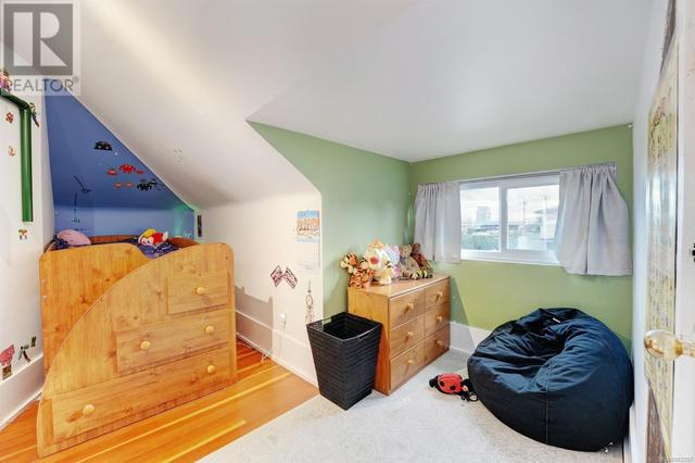 203 Skinner St, House detached with 6 bedrooms, 3 bathrooms and 3 parking in Victoria BC | Image 10