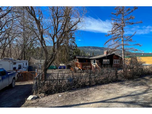4848 Hammond Avenue, House detached with 4 bedrooms, 2 bathrooms and 8 parking in East Kootenay G BC | Image 3