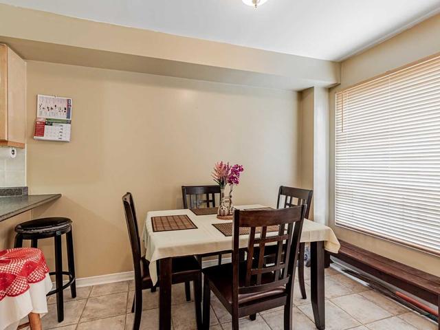 7 Brisby Mews, Townhouse with 3 bedrooms, 4 bathrooms and 1 parking in Toronto ON | Image 2
