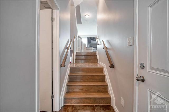 136 Freeport Avenue, Townhouse with 3 bedrooms, 3 bathrooms and 2 parking in Ottawa ON | Image 4