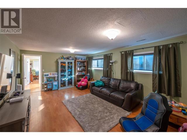 14415 Latimer Avenue, House detached with 5 bedrooms, 2 bathrooms and 1 parking in Summerland BC | Image 21