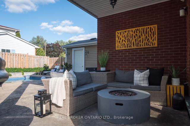 4 Forest Glen Cres, House detached with 3 bedrooms, 3 bathrooms and 6 parking in Kitchener ON | Image 32