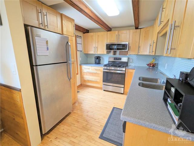 Beautilful kitchen, fridge, stove, microwave hoodfan and dishwasher included | Image 5