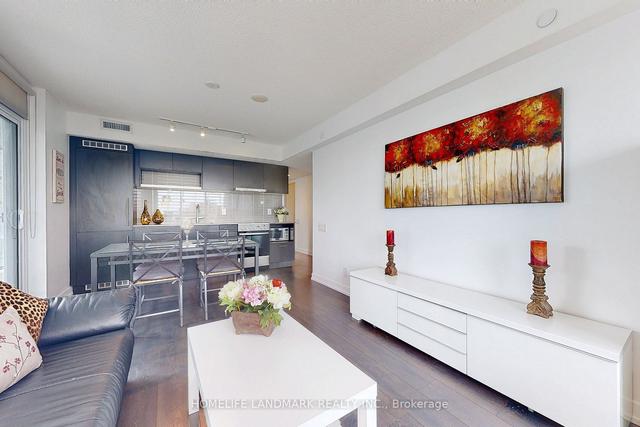 710 - 365 Church St, Condo with 2 bedrooms, 2 bathrooms and 0 parking in Toronto ON | Image 3