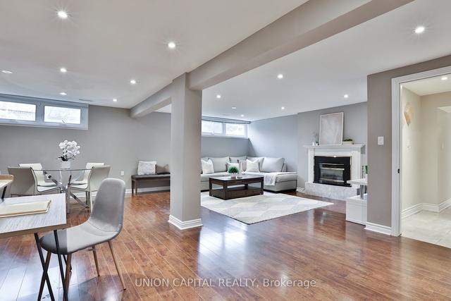12 Firthway Crt, House detached with 3 bedrooms, 2 bathrooms and 5 parking in Toronto ON | Image 20
