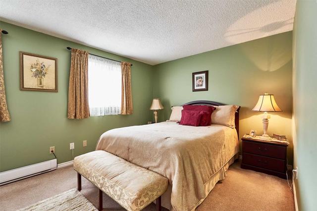 11 Parker Cres, Townhouse with 3 bedrooms, 2 bathrooms and 2 parking in Ajax ON | Image 18