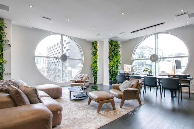 612 - 700 King St W, Condo with 2 bedrooms, 2 bathrooms and 1 parking in Toronto ON | Image 2