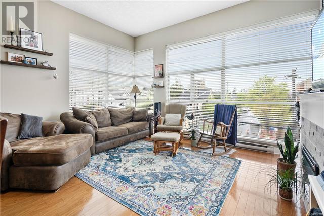 305 - 1831 Oak Bay Ave, Condo with 2 bedrooms, 2 bathrooms and 1 parking in Victoria BC | Image 2