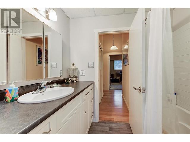 1487 Lawrence Avenue, House detached with 3 bedrooms, 2 bathrooms and 4 parking in Kelowna BC | Image 28