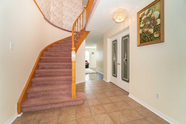 80 Atkins Circ, House detached with 4 bedrooms, 4 bathrooms and 2 parking in Brampton ON | Image 2