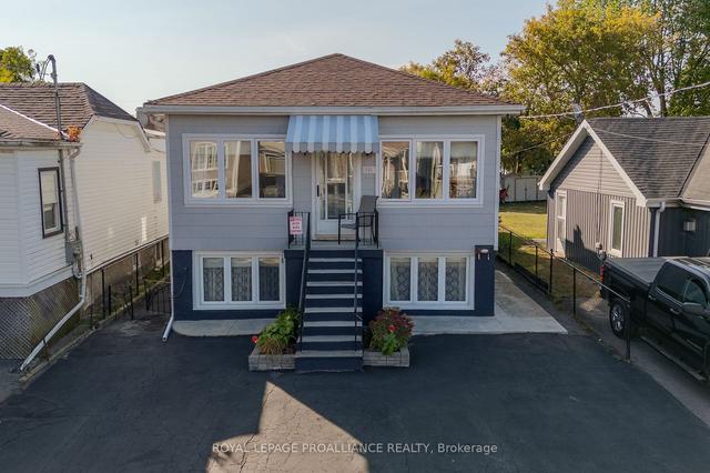 430 Nelson St, House detached with 2 bedrooms, 3 bathrooms and 4 parking in Kingston ON | Image 1