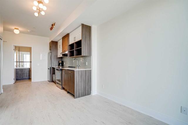 1607 - 128 Fairview Mall Dr, Condo with 1 bedrooms, 1 bathrooms and 0 parking in Toronto ON | Image 2