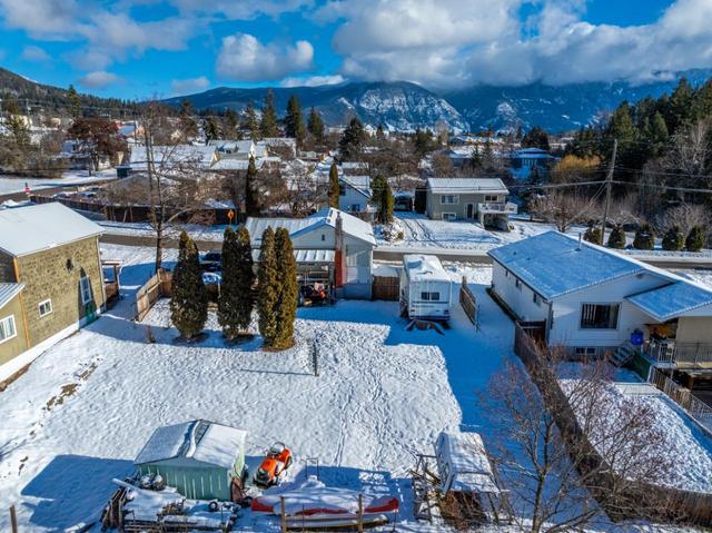229 9th Avenue S, House detached with 2 bedrooms, 1 bathrooms and null parking in Creston BC | Image 9