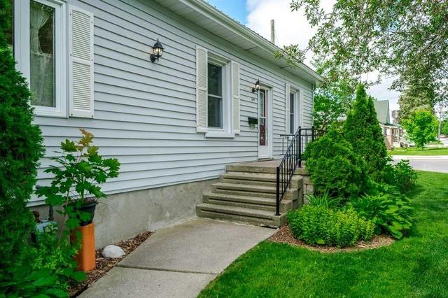 109 Durham St W, House detached with 3 bedrooms, 2 bathrooms and 3 parking in Kawartha Lakes ON | Image 35
