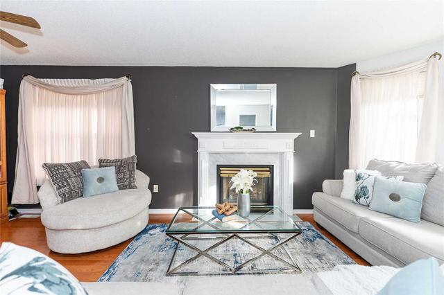42 Widgeon St, House detached with 2 bedrooms, 2 bathrooms and 4 parking in Barrie ON | Image 3