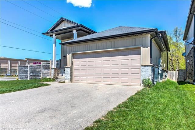 2162 North Routledge Park, House detached with 3 bedrooms, 3 bathrooms and 4 parking in London ON | Image 4