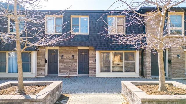 817 Hyde Rd, Townhouse with 3 bedrooms, 3 bathrooms and 3 parking in Burlington ON | Image 1