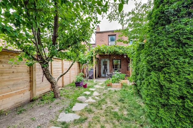 131 Lansdowne Ave, House attached with 3 bedrooms, 2 bathrooms and 1 parking in Toronto ON | Image 24