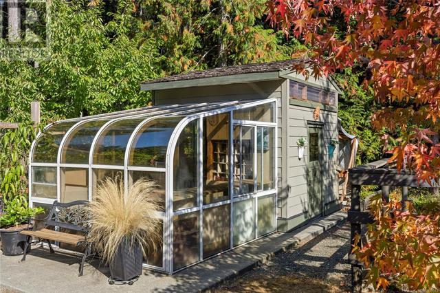 Workshop  and greenhouse | Image 64