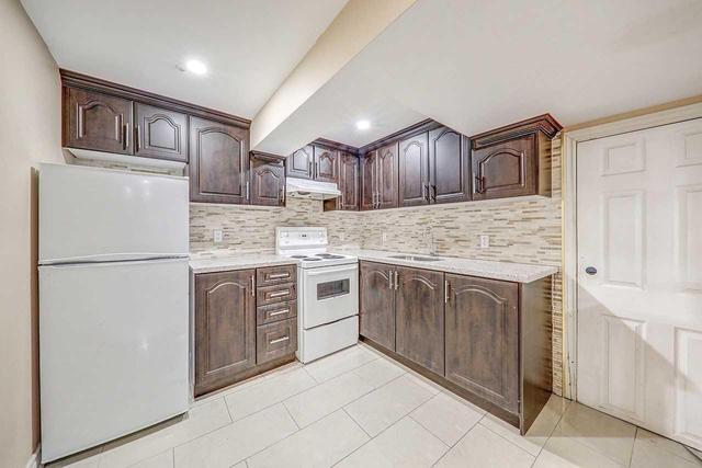 7 Hathway Dr, House detached with 3 bedrooms, 2 bathrooms and 2 parking in Toronto ON | Image 19