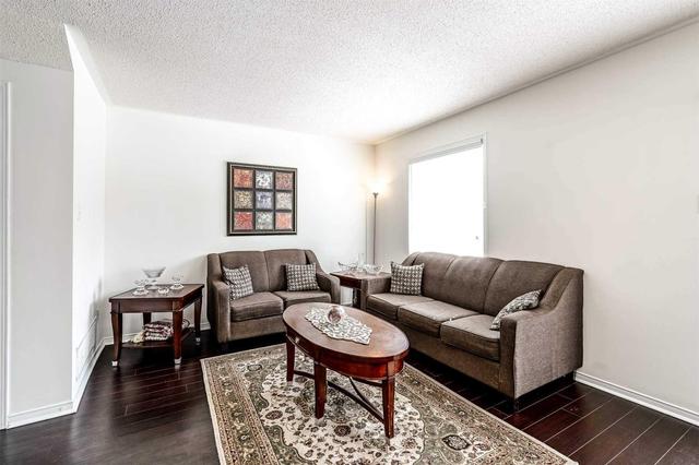 6 Brisbane Crt, Townhouse with 3 bedrooms, 3 bathrooms and 1 parking in Brampton ON | Image 5