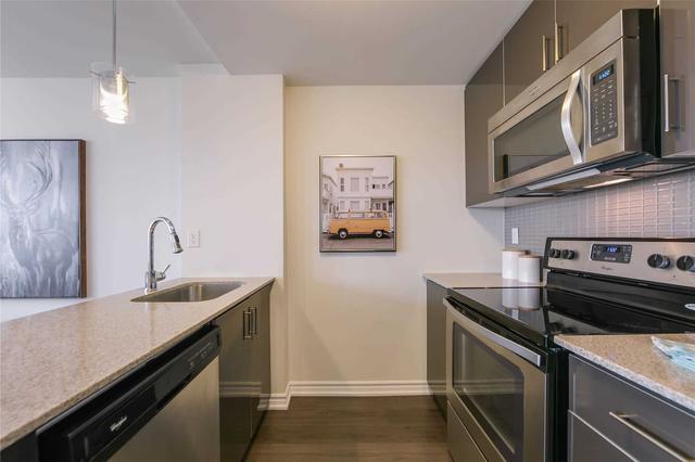 22 - 120 Twenty Fourth St, Townhouse with 2 bedrooms, 3 bathrooms and 1 parking in Toronto ON | Image 2