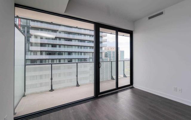 1807 - 161 Roehampton Ave, Condo with 2 bedrooms, 2 bathrooms and 1 parking in Toronto ON | Image 6