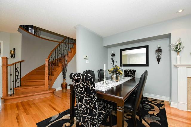19 Cedarvalley Blvd, House attached with 4 bedrooms, 3 bathrooms and 4 parking in Brampton ON | Image 7