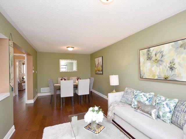 115 Dunlop Crt, House attached with 3 bedrooms, 3 bathrooms and 2 parking in Brampton ON | Image 5