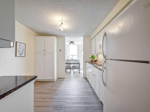 1610 - 35 Green Valley Dr, Condo with 2 bedrooms, 2 bathrooms and 1 parking in Kitchener ON | Image 6