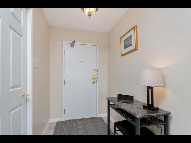 1001 - 10 Laurelcrest St, Condo with 2 bedrooms, 2 bathrooms and 2 parking in Brampton ON | Image 5