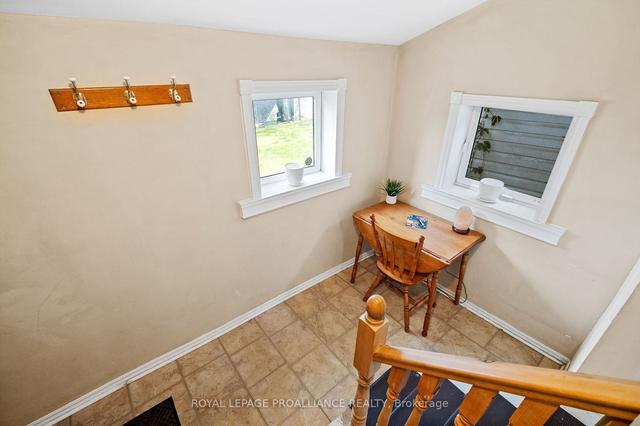 68 Crown St, House detached with 2 bedrooms, 1 bathrooms and 4 parking in Quinte West ON | Image 15
