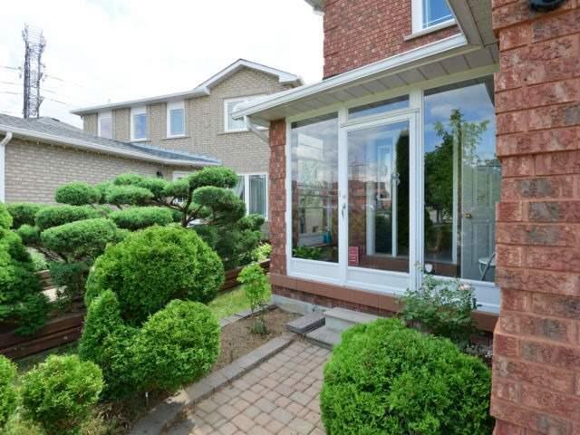 4698 Rosebush Rd, House detached with 3 bedrooms, 3 bathrooms and 4 parking in Mississauga ON | Image 3
