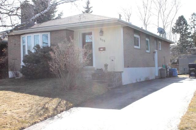 808 Zator Ave, House detached with 3 bedrooms, 2 bathrooms and 3 parking in Pickering ON | Image 1