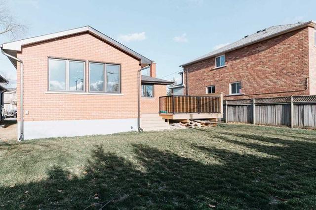1046 Caven St, House detached with 2 bedrooms, 4 bathrooms and 3 parking in Mississauga ON | Image 33