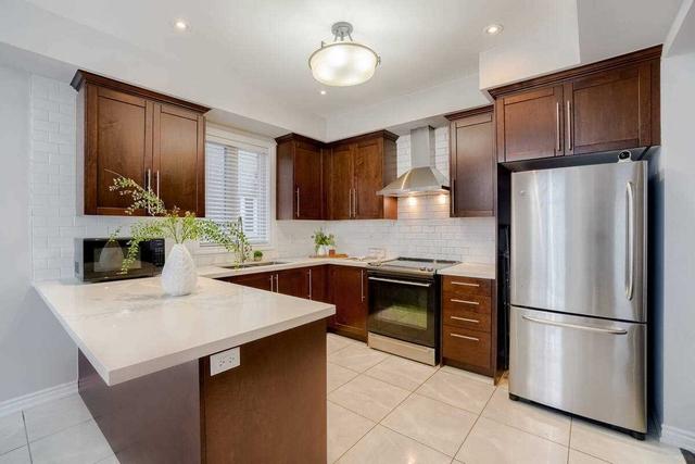 85 Sutherland Ave, House detached with 3 bedrooms, 4 bathrooms and 6 parking in Bradford West Gwillimbury ON | Image 3