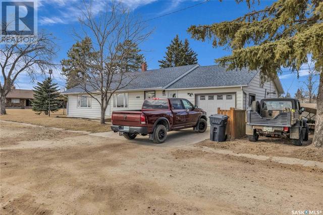 103 2nd Avenue S, House detached with 4 bedrooms, 2 bathrooms and null parking in Goodsoil SK | Image 4