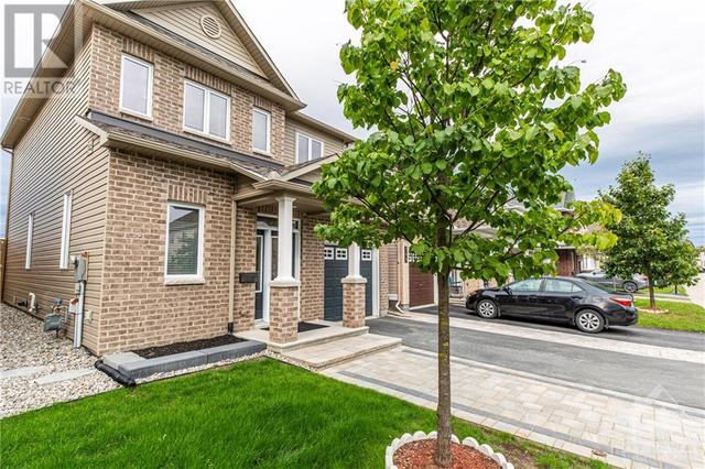 146 Piazza Circle, House detached with 3 bedrooms, 3 bathrooms and 3 parking in Ottawa ON | Image 2