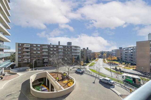 402 - 25 Fontenay Crt, Condo with 2 bedrooms, 2 bathrooms and 1 parking in Toronto ON | Image 3