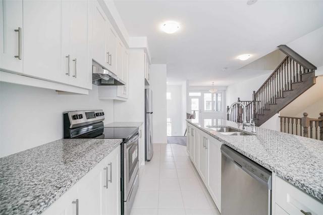 unit 2 - 92 Huguenot Rd, House attached with 3 bedrooms, 3 bathrooms and 2 parking in Oakville ON | Image 4