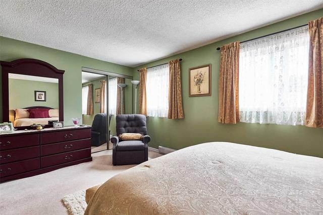 11 Parker Cres, Townhouse with 3 bedrooms, 2 bathrooms and 2 parking in Ajax ON | Image 16