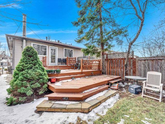 201 Hollyberry Tr, House semidetached with 3 bedrooms, 3 bathrooms and 4 parking in Toronto ON | Image 35